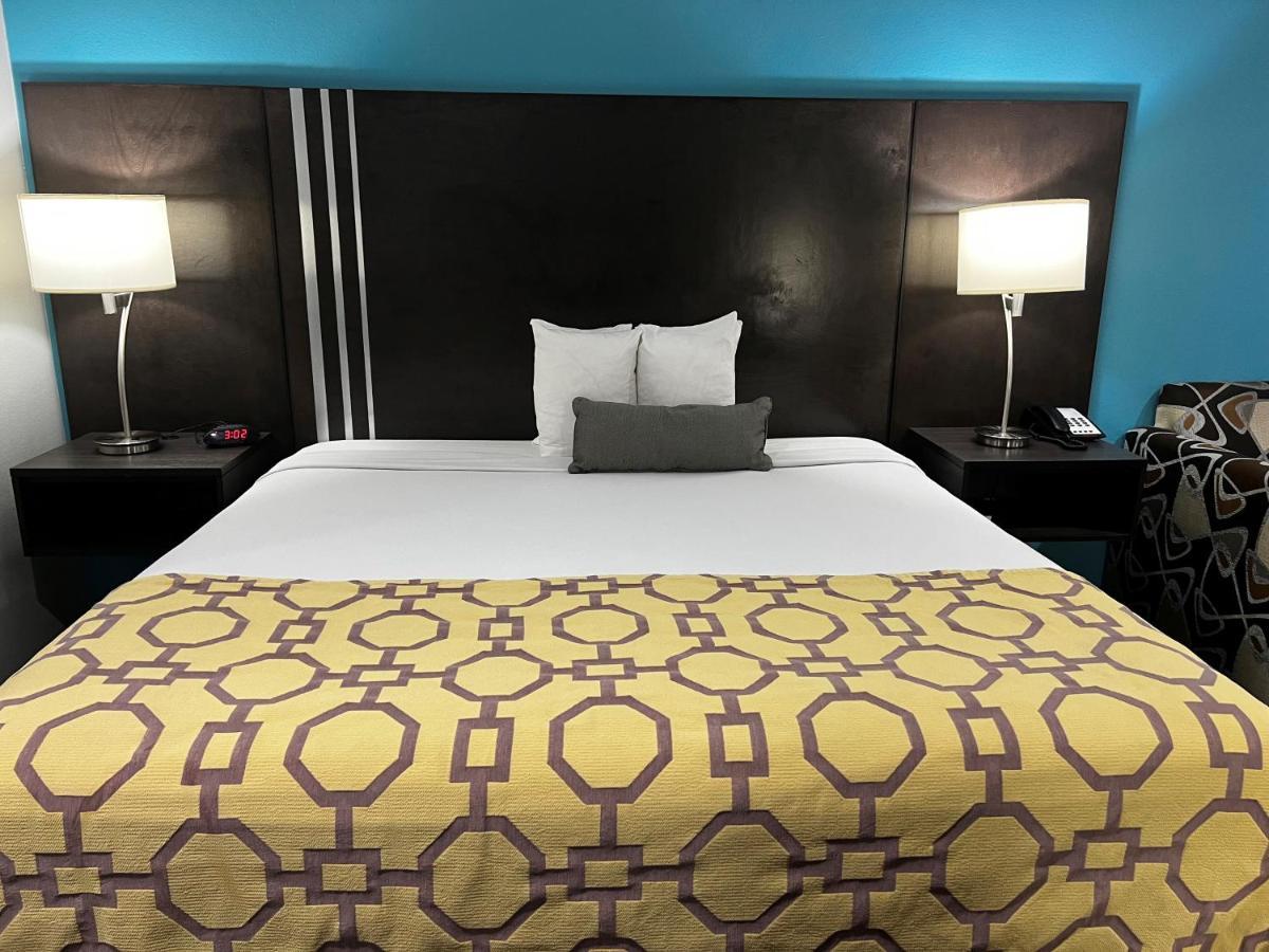 Hotel Baymont By Wyndham Bryan College Station Esterno foto