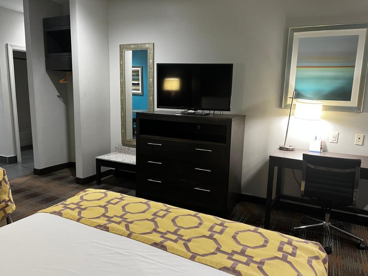 Hotel Baymont By Wyndham Bryan College Station Esterno foto